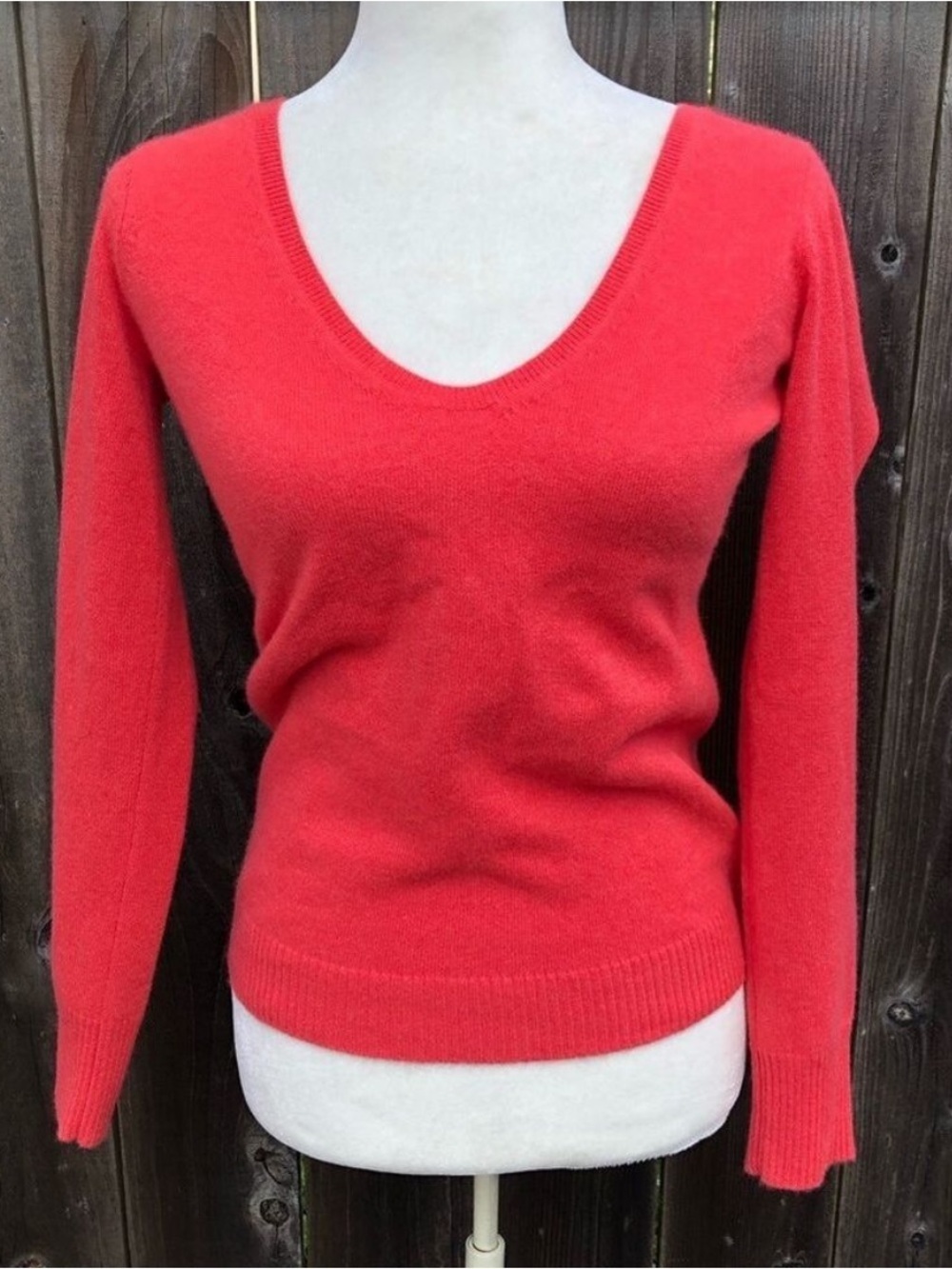Neiman Marcus Tangerine Cashmere Sweater - Size Small